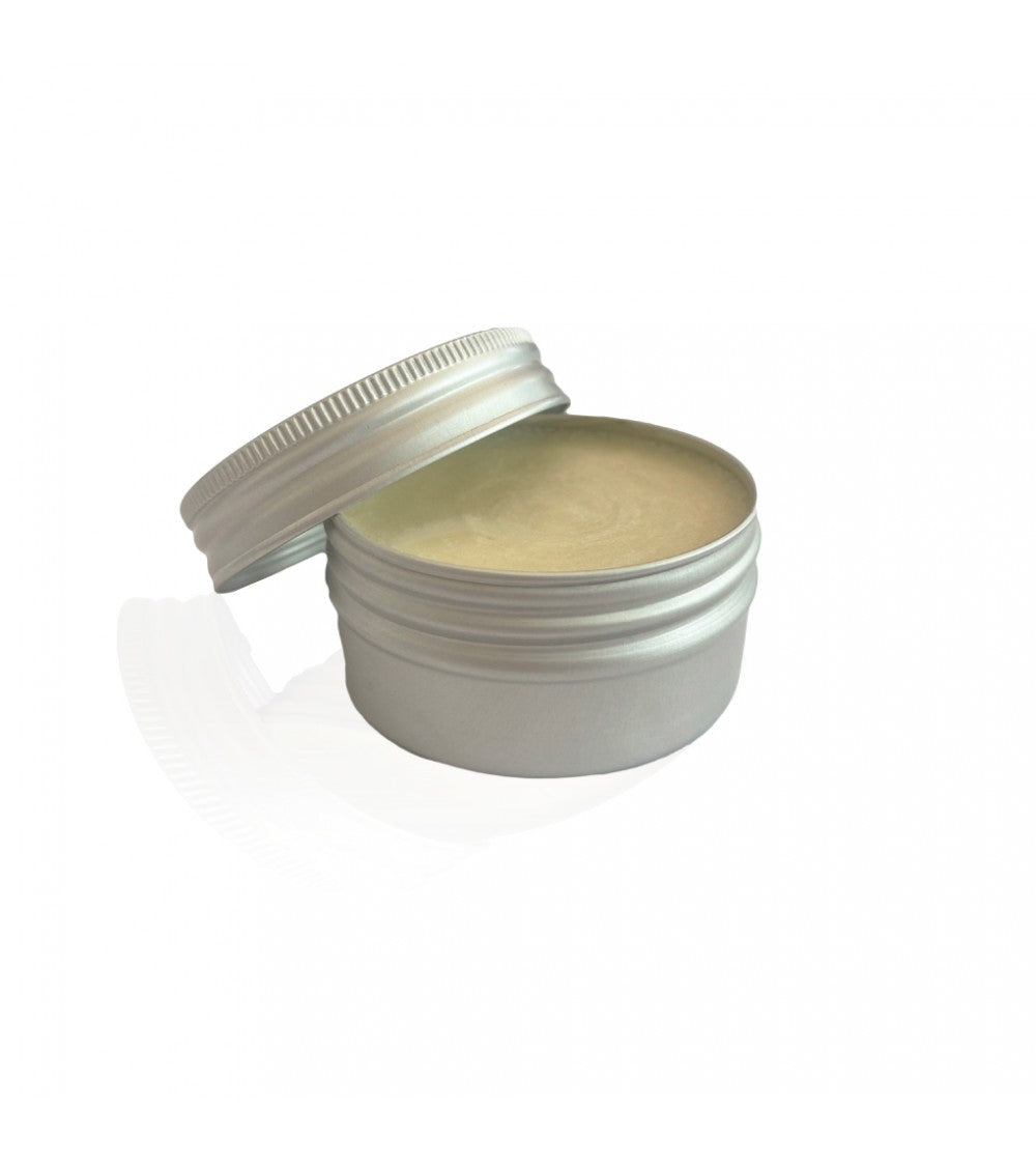 Yuup balsamo naturale per polpastrelli cane gatto 40g in vasetto metallico, indicato per uso protettivo su naso e zampe, vista interna del prodotto Yuup balsamo naturale per polpastrelli cane gatto 40g in vasetto metallico, indicato per uso protettivo su naso e zampe, vista interna del prodotto